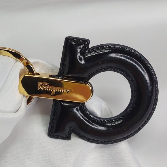 SALVADOR FERRAGAMO 'GANCINI' LEATHER KEY FOB GOLD KEY RING W/ORIGINAL BOX - Picture 9 of 16
